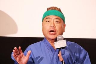 出川哲朗、ジャッキー・チェンからのサプライズメッセージに感激＆困惑