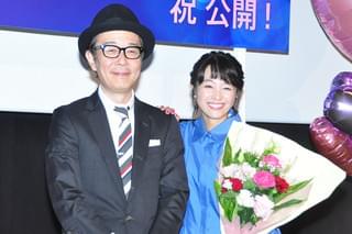 リリー・フランキー、清野菜名に「パーフェクト・レボリューション」最優秀女優賞を授与