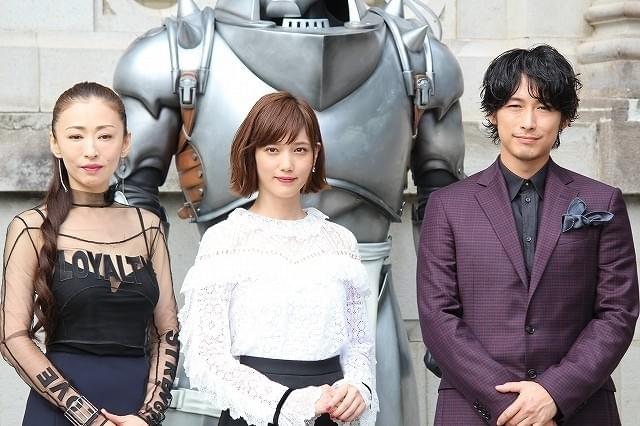 会見に出席した(左から) 松雪泰子、本田翼、ディーン・フジオカ