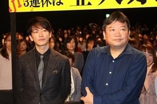 佐藤健、観客の写真撮影許可＆2ショット撮影に客席から歓声