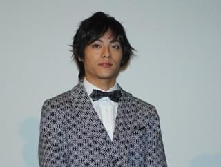 足立梨花“おっぱい封印”も……やっぱり連呼！黒羽麻璃央は「おっきい方が好き」