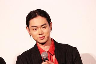 菅田将暉、ヤン・イクチュンの「好きです」にほほ笑み「事務所通してご報告を」