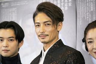 玉木宏の裸は「見たことのない美しさ」！舞台共演・高橋恵子＆千葉雄大が絶賛