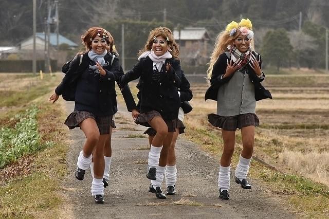 新垣結衣が“ガングロギャル”に!?「ミックス。」衝撃の七変化ビジュアル披露