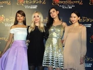 「ディセンダント2」ダブ＆ソフィア、ファン300人にキスの嵐「アイシテマス」
