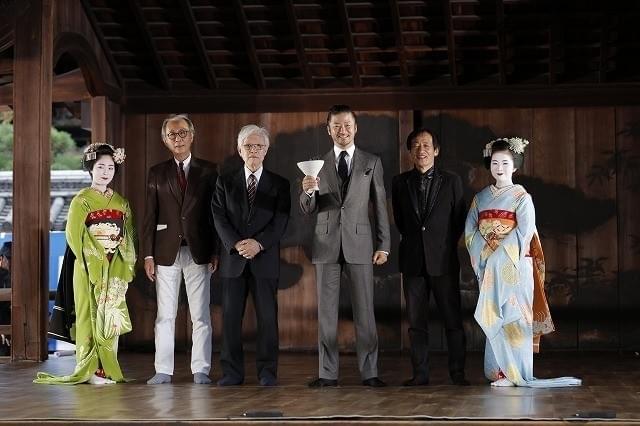 喜びをかみ締めた浅野忠信