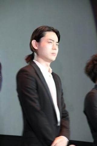 菅田将暉、関空からヘリで移動！「火花」プレミアのため釜山から駆けつける