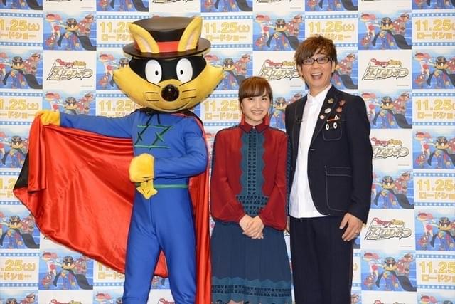 主題歌「夢は心のつばさ」を歌う 百田夏菜子と山寺宏一