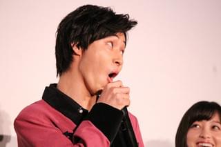 山崎賢人、衝撃の“変顔”披露！ 橋本環奈は福田雄一監督と“舌戦”