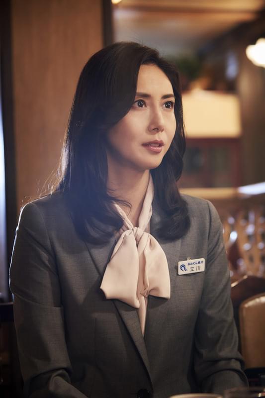 松嶋菜々子扮するエリート銀行員・立川祥子
