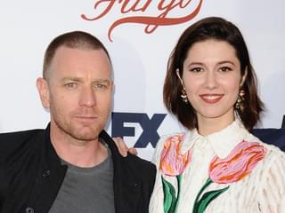 ユアン・マクレガーが妻と破局 メアリー・エリザベス・ウィンステッドとキス