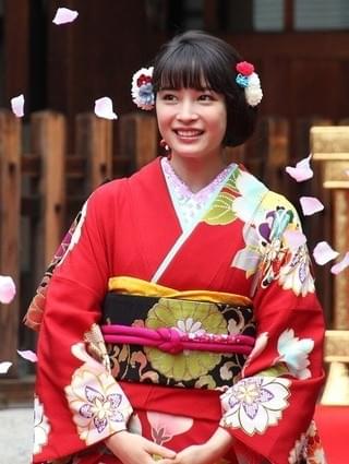 広瀬すず、恋愛成就祈願！「素敵な恋ができますように」