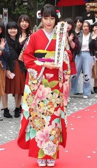 広瀬すず、恋愛成就祈願！「素敵な恋ができますように」