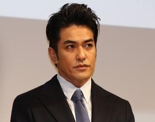 佐藤浩市、6年ぶり主演連ドラ「石つぶて」は「血湧き肉躍る」