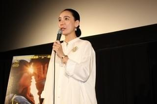 「光」河瀬直美監督、夜空に浮かぶ花火＆映画の共通点を解説