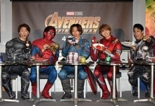 アイアンマンのケーキにロキのラテ！超特急がマーベル・カフェで舌鼓