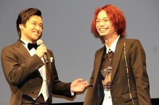 「牙狼」栗山航、気合いのタキシード姿で登場！「今日迎えられて本当に幸せ」