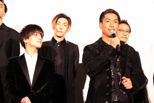 AKIRA＆岩田剛典「HiGH&LOW」監督の男泣きに感激！シリーズ終章「長いようで短かい3年」