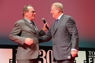 元米副大統領アル・ゴア氏、東京国際映画祭で旧友トミー・リー・ジョーンズと再会