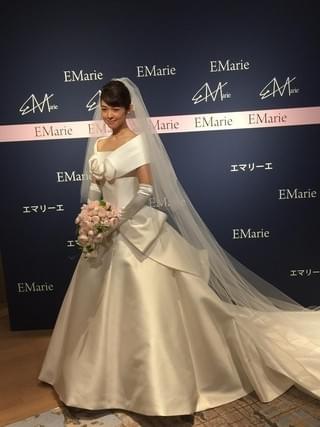 藤澤恵麻が挙式！オートクチュールドレスに身を包み清楚な微笑み