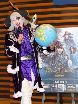 海賊ルック披露の足立梨花「パイレーツ」最新作では「たくさんのイケメンが見られる」