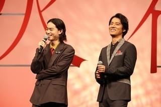 菅田将暉“芸人役”は「難しいなんてもんじゃない」 桐谷健太は∞ホールでガチ漫才