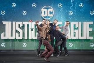 「ジャスティス・リーグ」メンバー、会見でもチームワーク発揮！即席漫才披露!?