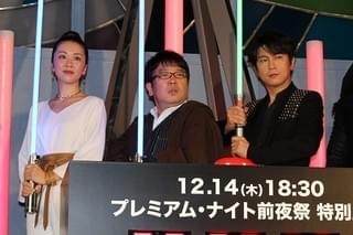 世界にひとつだけ！日劇に「スター・ウォーズ」ライトセーバー型オブジェが点灯