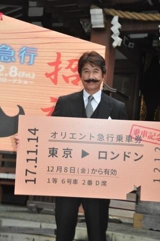 ポアロに扮した草刈正雄、ヒゲつながりで白髭神社で「オリエント急行殺人事件」ヒット祈願