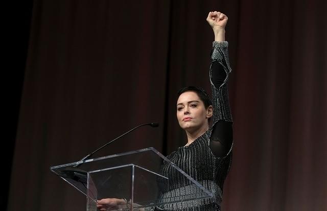 反セクハラ運動の中心人物ローズ・マッゴーワンが薬物所持で出頭