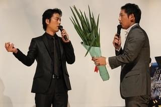 大森南朋の“守りたいもの”に拍手喝さい 桐谷健太は“ネギ”らいの花束に爆笑