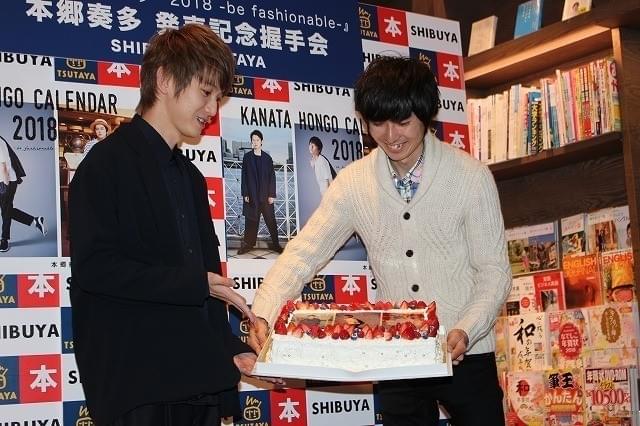 本郷奏多、3年連続タッグを組んだカメラマンのサプライズに大喜び！