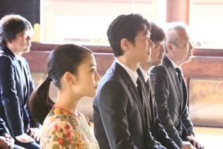 史上初！鎌倉・鶴岡八幡宮で「鎌倉ものがたり」奉納屋外上映 堺雅人＆高畑充希は感激しきり