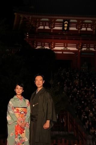 史上初！鎌倉・鶴岡八幡宮で「鎌倉ものがたり」奉納屋外上映 堺雅人＆高畑充希は感激しきり