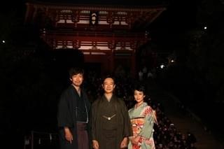 史上初！鎌倉・鶴岡八幡宮で「鎌倉ものがたり」奉納屋外上映 堺雅人＆高畑充希は感激しきり