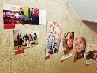 カトリーヌ・ドヌーブの女優人生を振り返るポスター展開催