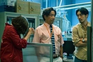 大谷亮平と本田翼がコンビ結成「チェイス」、謎に切り込む場面写真一挙公開！