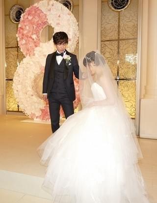 「8年越しの花嫁」佐藤健＆土屋太鳳、花婿＆花嫁姿で登場！“理想の結婚”語る