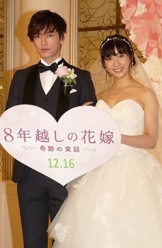 「8年越しの花嫁」佐藤健＆土屋太鳳、花婿＆花嫁姿で登場！“理想の結婚”語る