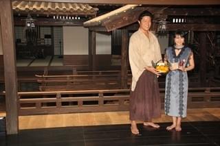 NHK大河「直虎」柴咲コウから「西郷どん」鈴木亮平にバトンタッチ ゆかりの品交換で珍品登場