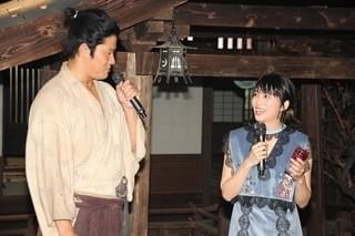 NHK大河「直虎」柴咲コウから「西郷どん」鈴木亮平にバトンタッチ ゆかりの品交換で珍品登場