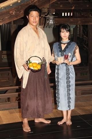 NHK大河「直虎」柴咲コウから「西郷どん」鈴木亮平にバトンタッチ ゆかりの品交換で珍品登場