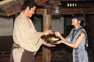 NHK大河「直虎」柴咲コウから「西郷どん」鈴木亮平にバトンタッチ ゆかりの品交換で珍品登場
