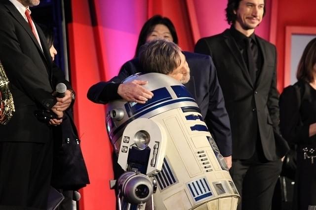 マーク・ハミル＆R2-D2のハグにファン1000人歓喜！「SW」新作引っさげ豪華メンバー来日