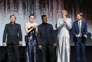 故キャリー・フィッシャーさんに捧げた「最後のジェダイ」観客6000人の心震わす！