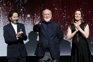 故キャリー・フィッシャーさんに捧げた「最後のジェダイ」観客6000人の心震わす！