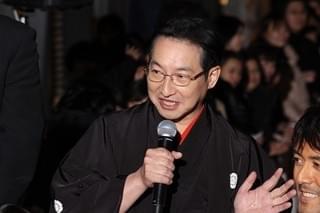 阿部寛「新参者」聖地・日本橋でファン500人との触れ合いに感無量！