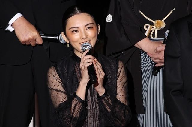 阿部寛「新参者」聖地・日本橋でファン500人との触れ合いに感無量！