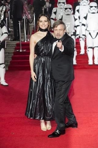 「SW 最後のジェダイ」ロンドンプレミア開催！ ウィリアム王子＆ヘンリー王子の姿も