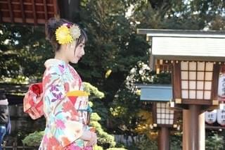 山本舞香＆桜井日奈子、艶やか晴れ着姿披露！20歳で迎えた2018年の抱負は？